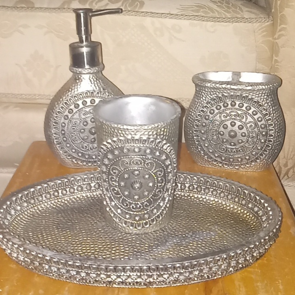 Bathroom set